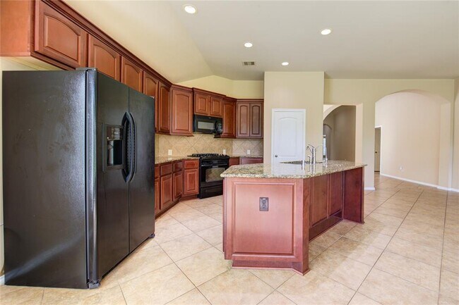 Building Photo - 5615 Stoneridge Ct