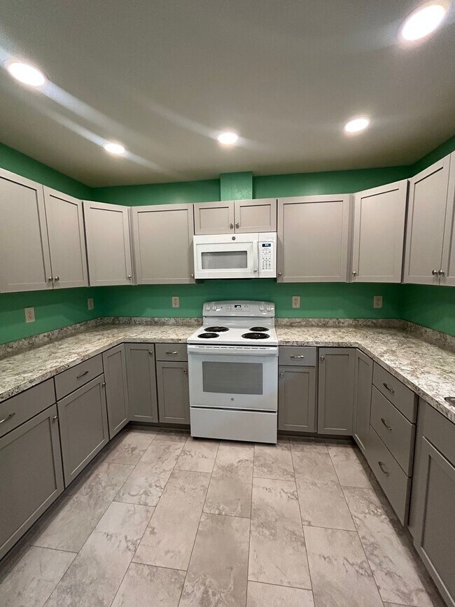 Building Photo - Charming 3 Bedroom Brick Ranch in Park Forest