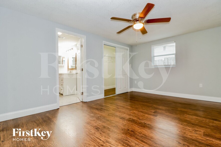 Building Photo - 3844 Elmwood Dr