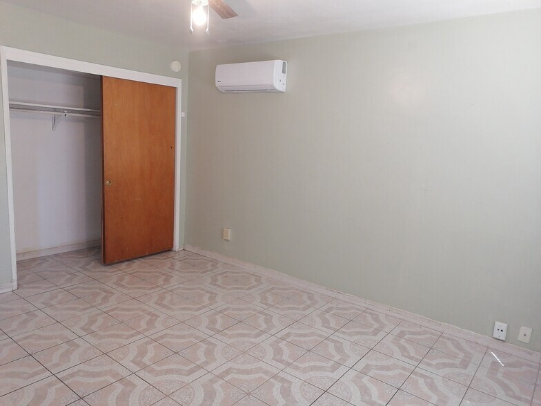 Building Photo - 708 Pinewood Ct