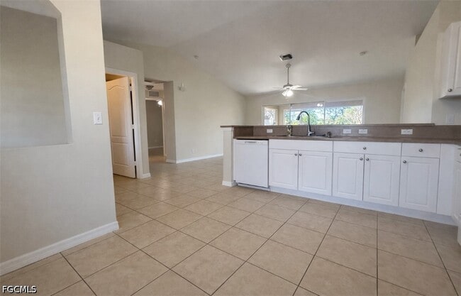 Building Photo - 2010 NE 13th Pl