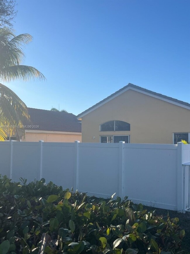 Building Photo - 5033 Prairie Dunes Village Cir