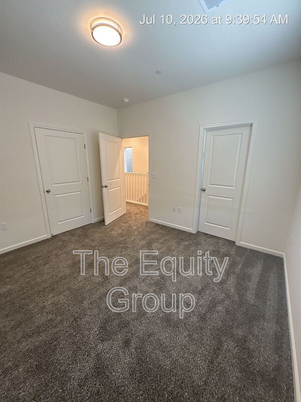 Building Photo - 735 S Pinkham St
