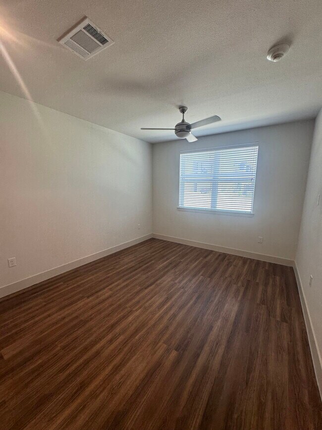 Building Photo - 615 E Foster Crossing Rd