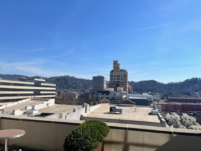 Building Photo - Amazing Studio with Patio and Views