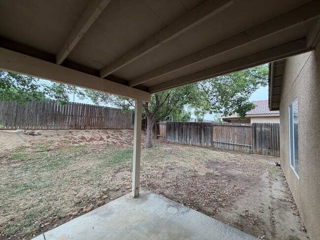 Building Photo - Take a look at this Gorgeous NW Bakersfield Home