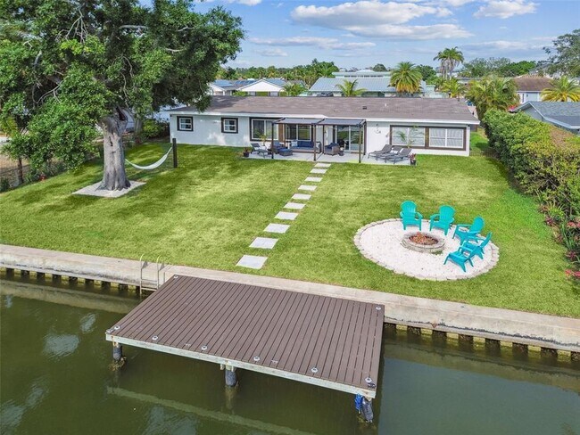 Building Photo - 3922 Fontainebleau Dr