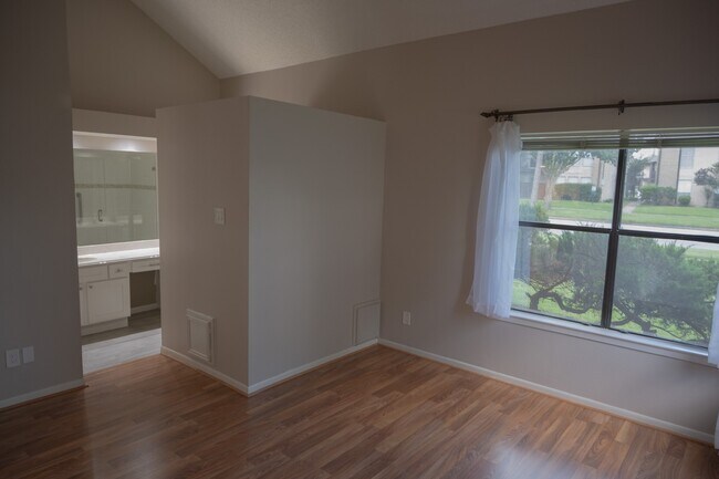 Building Photo - 1482 Gemini St