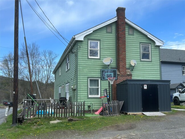 Building Photo - 100 Richardson Ave