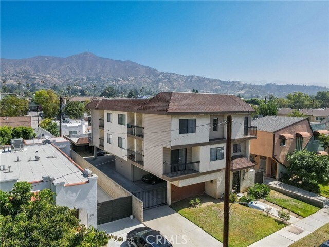 Building Photo - 569 Palm Dr