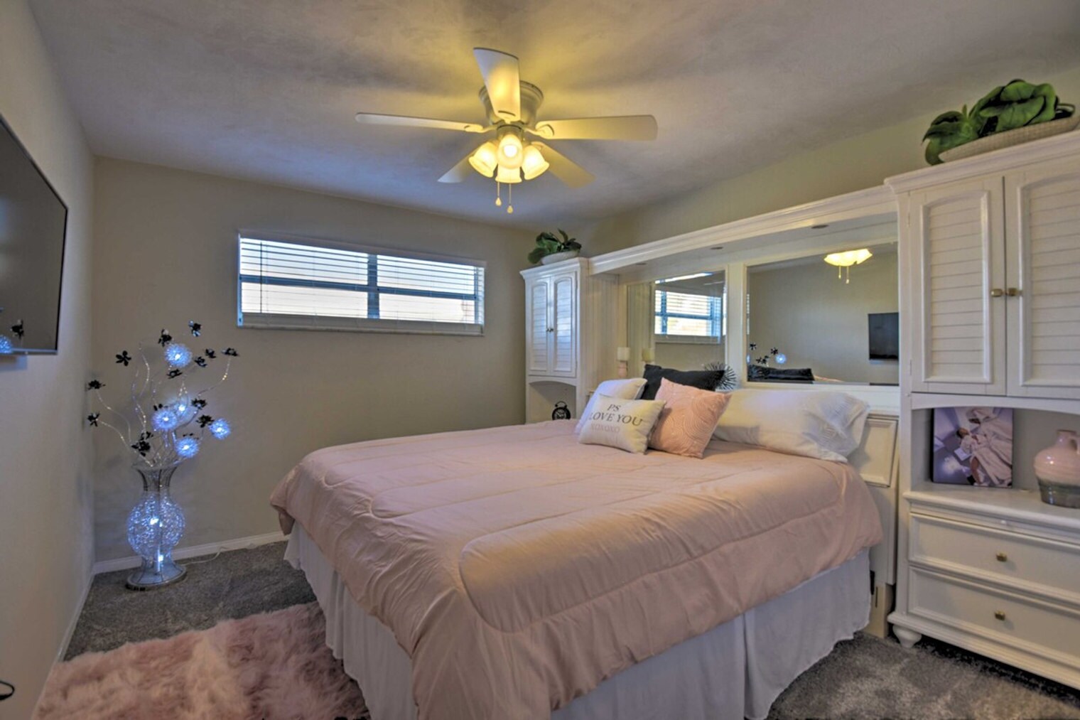 Building Photo - 726 Alden Dr