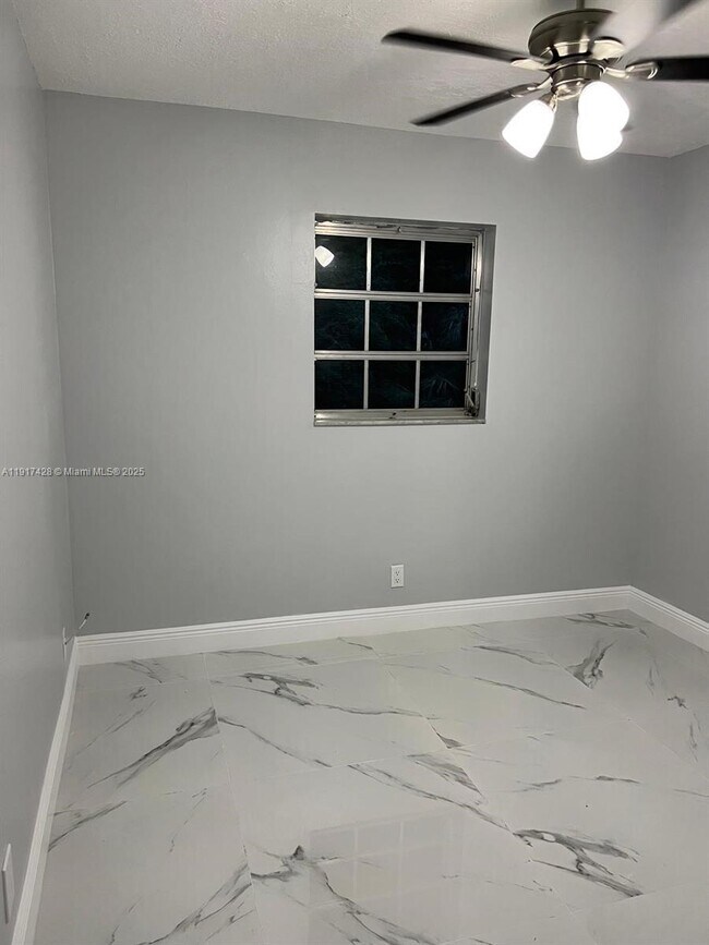 Building Photo - 3064 Riverside Dr