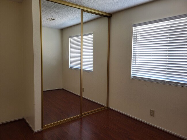 Building Photo - 125 Serpentine Dr