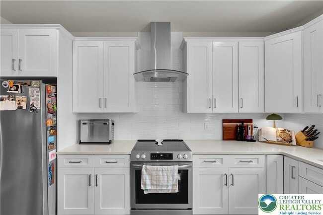 Building Photo - 221 Craig Ave