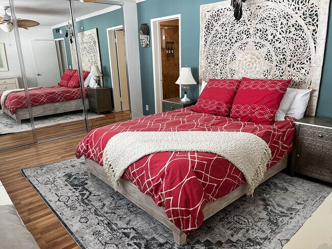 Building Photo - 700 Westmount Dr