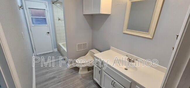 Building Photo - 5015 Nassau Cir