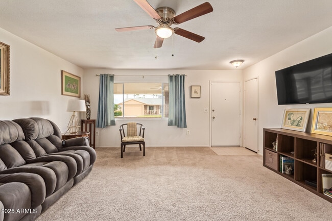 Building Photo - 13636 N Redwood Dr