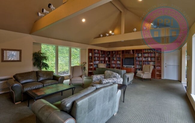 Building Photo - Desirable West Linn Location / Walk To The...