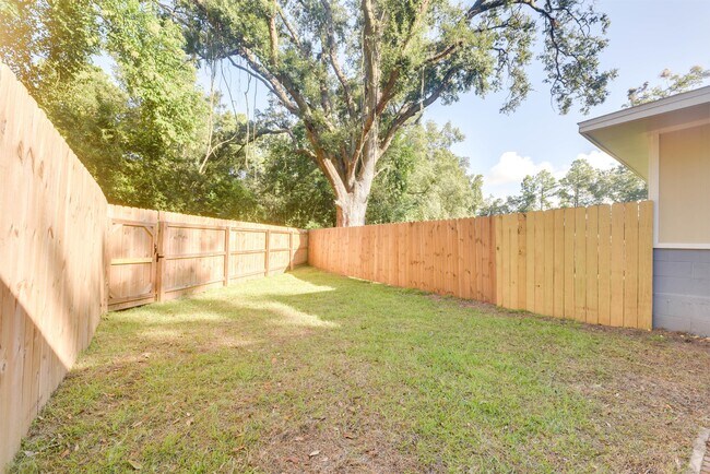 Building Photo - 1500 Dacron Dr