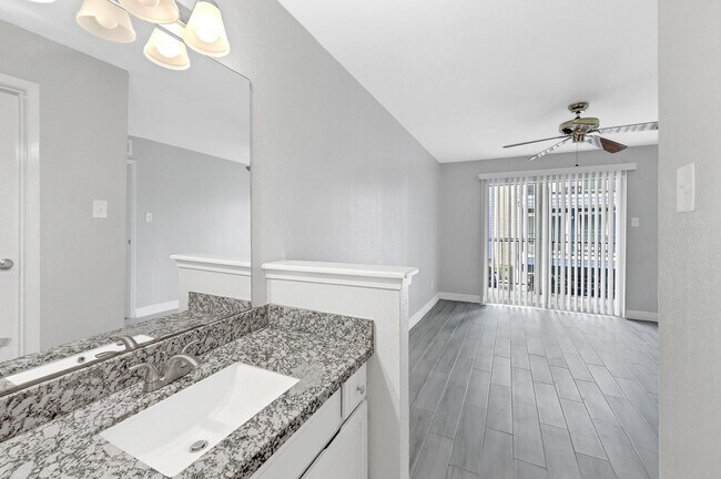 Building Photo - 18519 Egret Bay Blvd