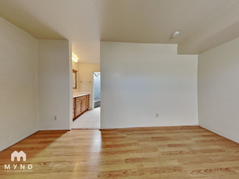 Building Photo - 5100 N Miller Rd