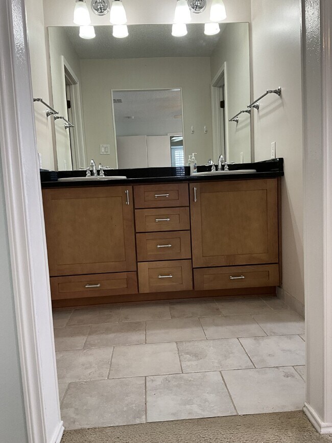 Building Photo - 129 Splitrock Ln