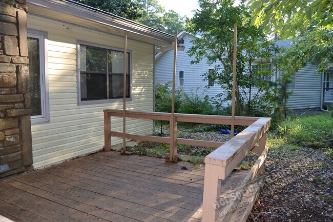 Building Photo - 6 Vilaseca Ln