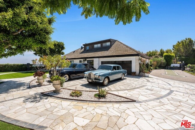 Building Photo - 8416 Skyline Dr