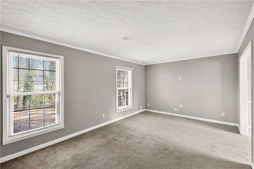 Building Photo - 1075 Forest Heights Rd