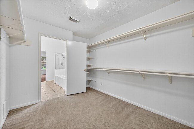 Building Photo - 914 W Peach Hollow Cir
