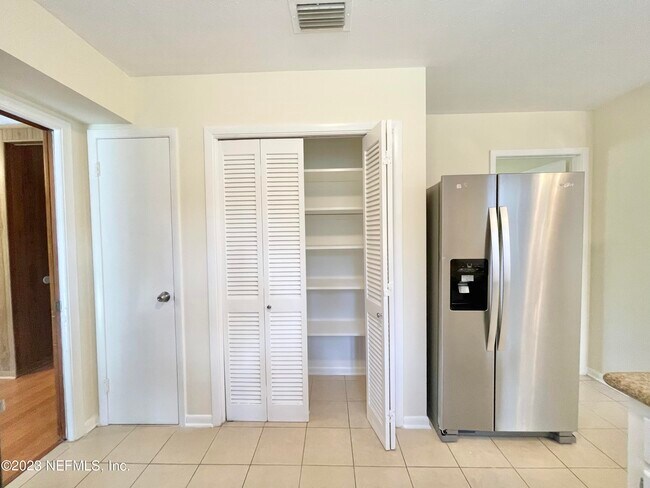 Building Photo - 5391 Golf Course Dr