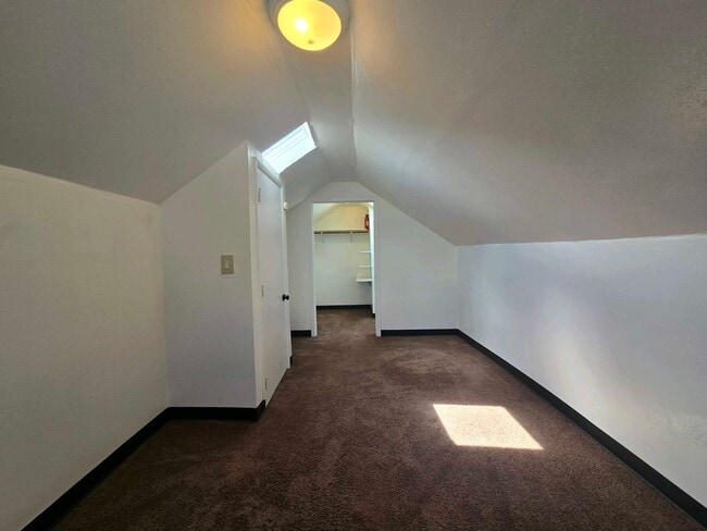 Building Photo - Cozy 2 Bed, 2 Bath Home with Parking Spaces and a Fenced Backyard!