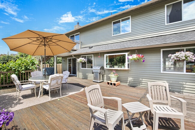 Building Photo - Beautiful 4 bedroom home in NE Tacoma!