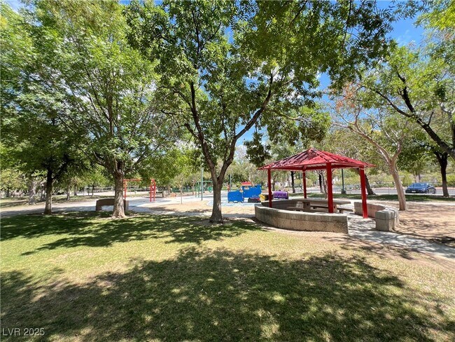 Building Photo - 258 Whitewater Village Ct