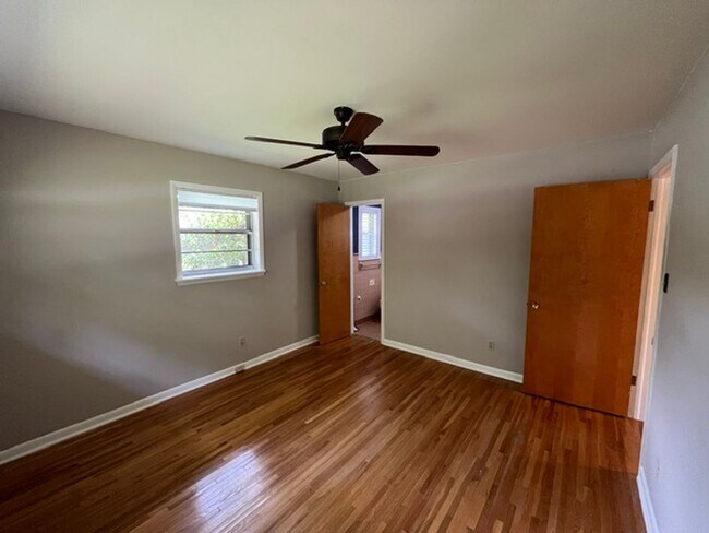 Building Photo - Very Nice 3 Bedroom 2 Bathroom House near the University of Arkansas Little Rock