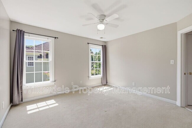 Building Photo - 223 Kinvara Ct
