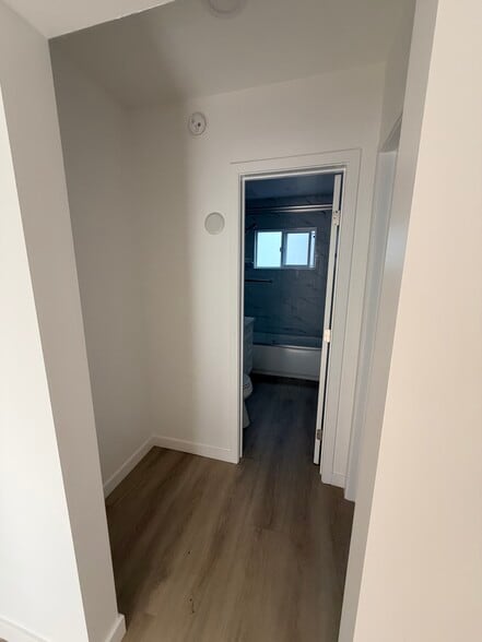 Building Photo - 940 S Venice Blvd