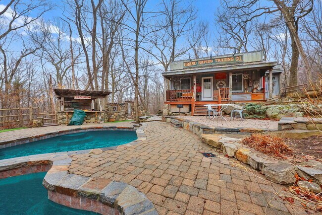 Building Photo - 142-170 Seventy Acre Rd