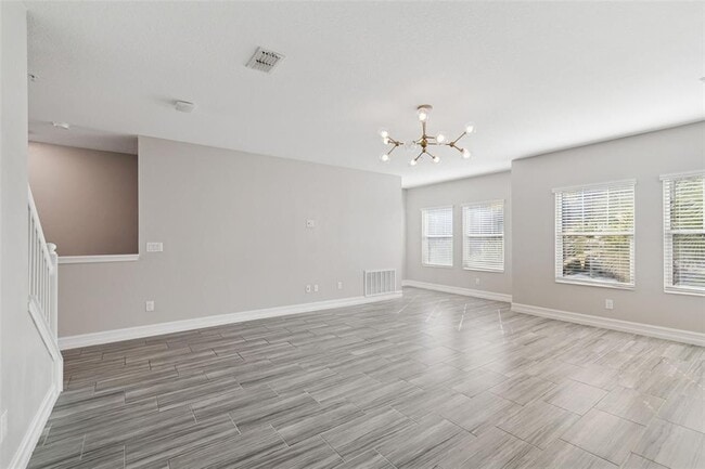 Building Photo - 4921 W Paul Ave