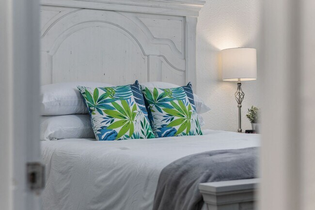 Building Photo - All Inclusive Seasonal Rental Available October 1st, 2025-March 31st 2026!