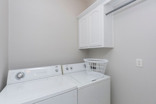 Building Photo - 3104 Scotland Dr