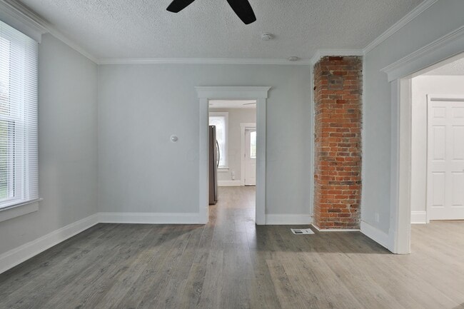 Building Photo - 628 E Whittier St