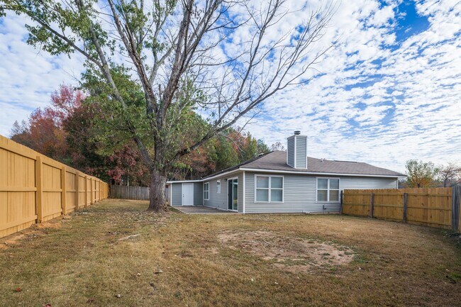 Building Photo - 117 Willow Bluff Dr