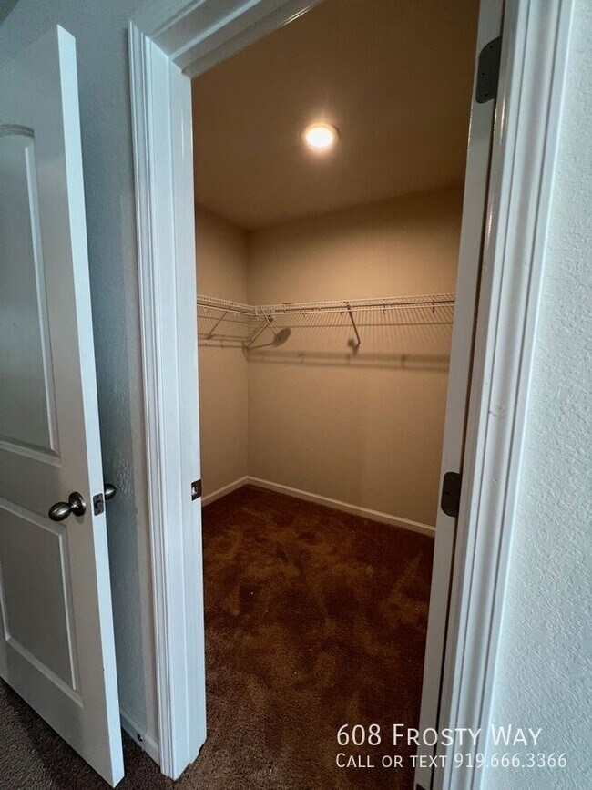 Building Photo - 608 Frosty Way