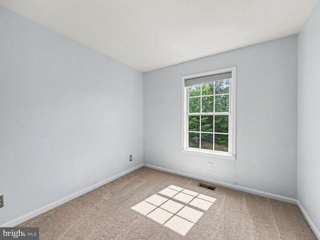 Building Photo - 11527 Bertram St