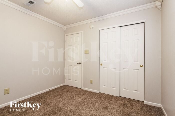 Building Photo - 744 Thornwood Ln