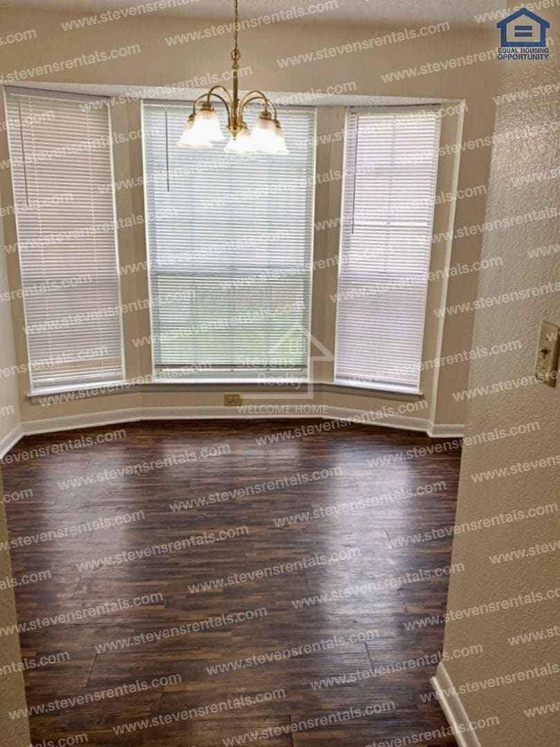 Building Photo - 445 Oriole Dr