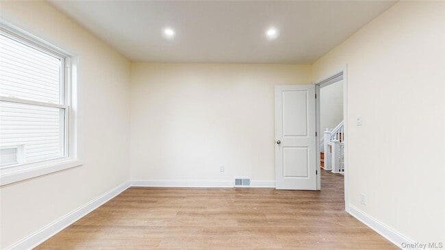 Building Photo - 71-32 Loubet St