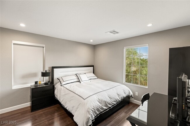 Building Photo - 338 Azar Swan Ave