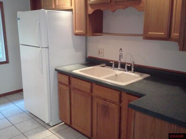 Building Photo - Cozy 2 Bedroom 1 Bath in Waterville